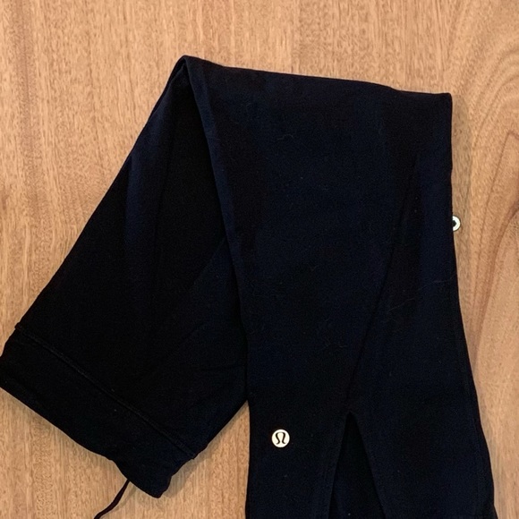 LULULEMON Crop Pant Split Leg V Detail Szs 4 & 6 - Picture 4 of 5
